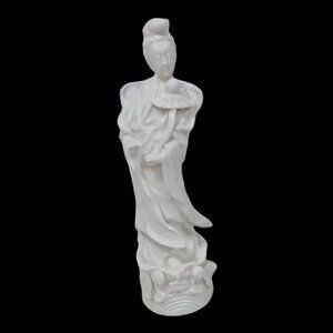 Vtge ARDCO Guan Yin White Porcelain Statue/Figure Made in Japan Holding Lotus